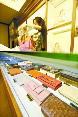 武漢奢侈品寄賣潮涌，箱包銷售折射消費(fèi)市場(chǎng)新變局